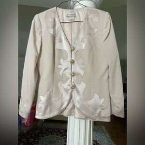 J. Benjamin women’s size 6 Elegant Cream Jacket with Embellished Buttons